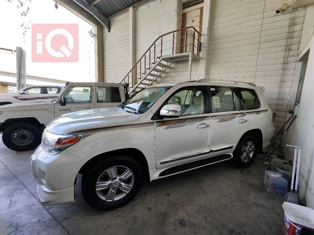 تۆیۆتا لاند کروزەر